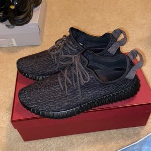 Yeezy adidas 350 black pirate size 9.5 us